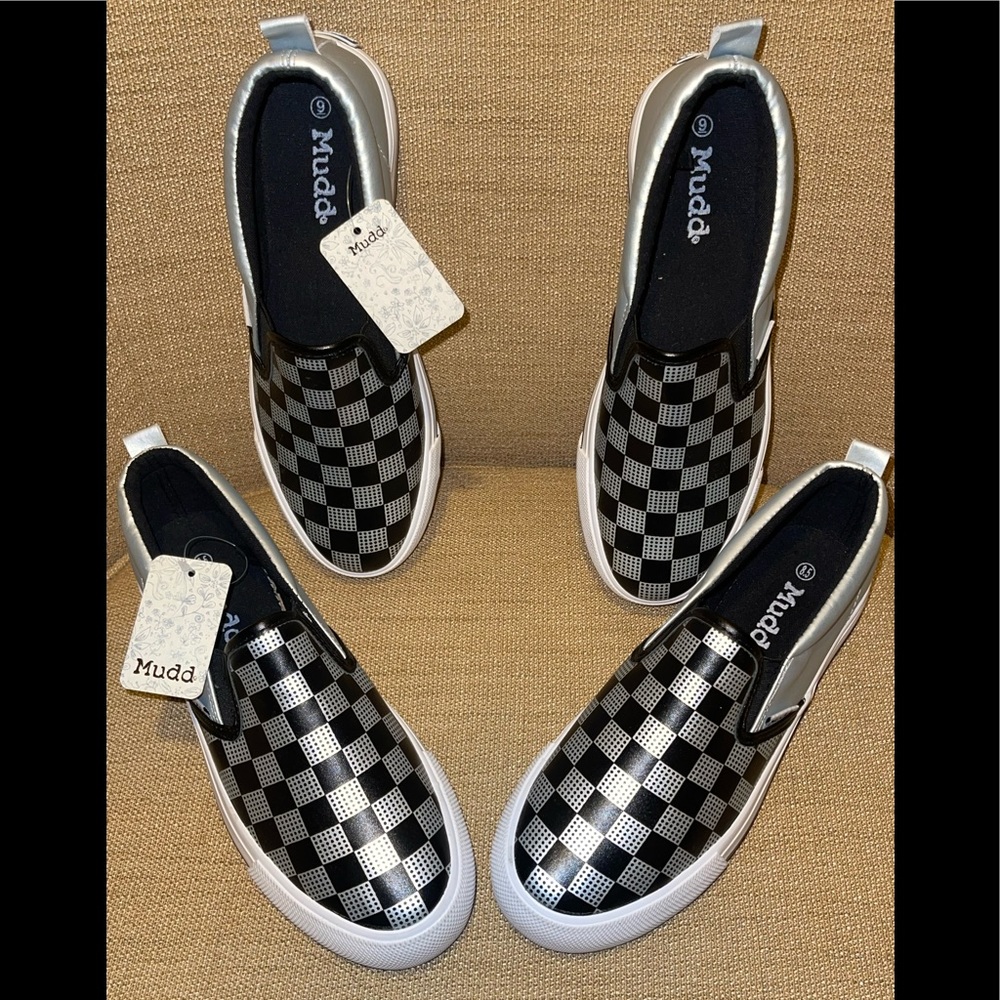 New Mudd Women’s slide on sneaker